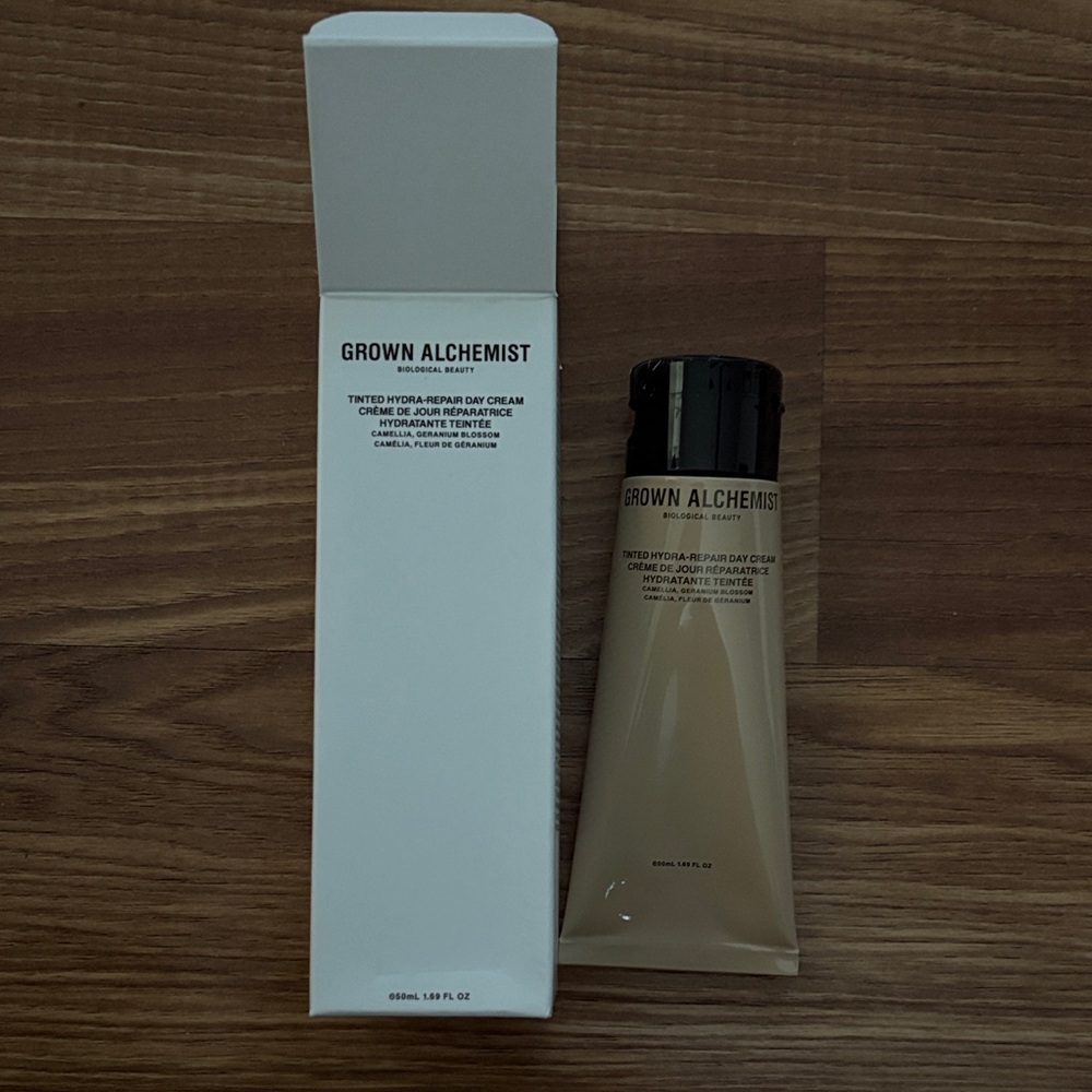 Grown alchemist tinted hydra-repair day cream